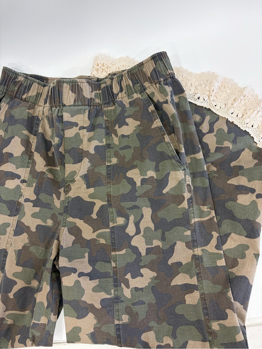Effortless Boho Vibe: LovLov Lace Tulip Washed Camo Relaxed Fit Jeans Pants - Picture 4 of 6